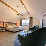 3 Bedroom-apartment With 1,5 Bathrooms Kolonie Rontgental