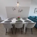 3 Bedroom-apartment With 1,5 Bathrooms * Kolonie Rontgental