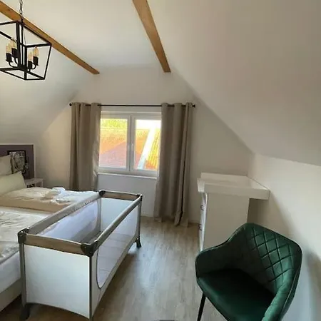 3 Bedroom-apartment With 1,5 Bathrooms Lejlighed Kolonie Rontgental