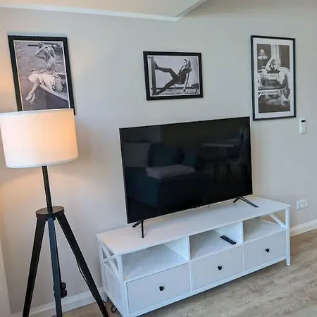 3 Bedroom-apartment With 1,5 Bathrooms Kolonie Rontgental